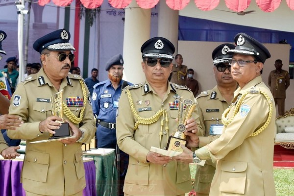 মাদক দ্রব্য উদ্ধার ও অপরাধ নিয়ন্ত্রণে সেরা কুমিল্লা 